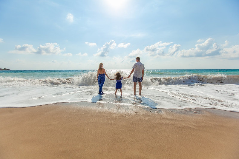 beach-family-holiday